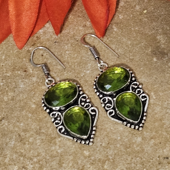 Peridot Earrings - The stone of compassion - Picture 1 of 4